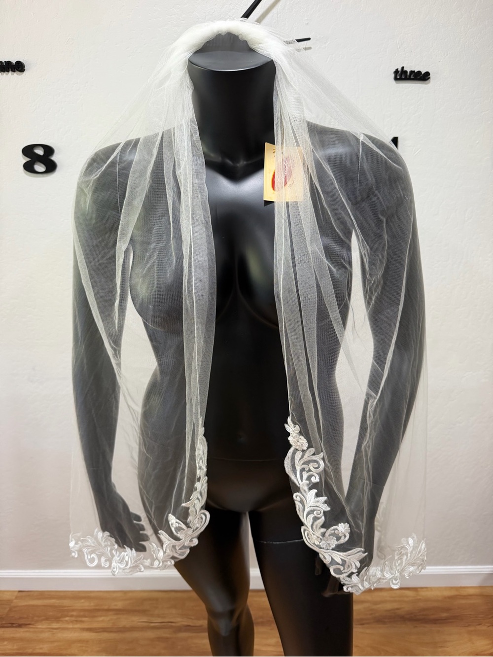 Giselle Bridal Wedding Veil Ivory Embroidered Lace Edge Comb Style SP459 NWT
